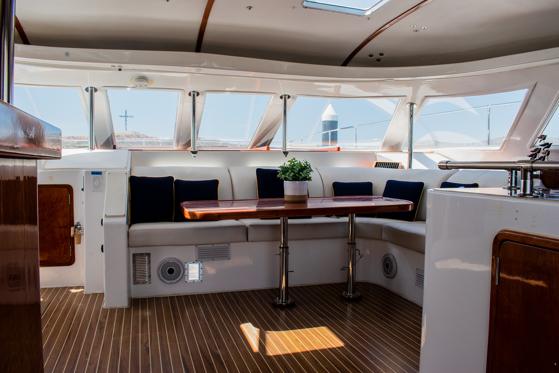 Catamaran-48-ft-vista-interior-sillon